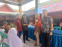 Pemdes Candinegoro Kecamatan Wonoayu Serahkan BLT Kepada 33 KPM