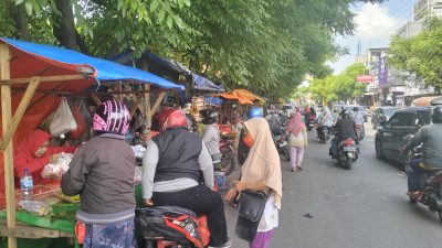 Kumu” PKL Di Jalan Stya Budi Dan Jalan Arah Ramayana Krian
