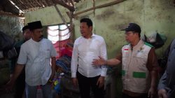 Bupati Sidoarjo Subandi Kembali Bantu Warga Renovasi Rumah