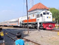 Berbahaya!! Masyarakat Dihimbau Untuk Tidak Ngabuburit Disekitar Rel Kereta Api