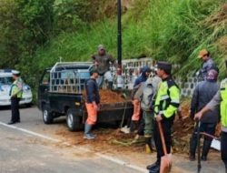 Akibat Longsor Jalur Lalulintas Sarangan Terganggu