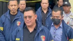 Tim Penyidik Bareskrim Polri Menggeledah Ruko Di Jalan Juanda Surabaya