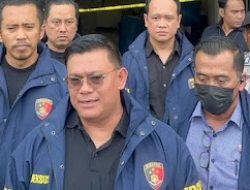 Tim Penyidik Bareskrim Polri Menggeledah Ruko Di Jalan Juanda Surabaya