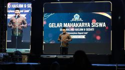 Bupati Sidoarjo Subandi Mengajak Orang Tua Dan Guru Mengawasi Anak di Era Digital