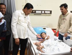Bupati Sidoarjo Subandi, Pastikan Perawatan Intensif M. Izzan di RSUD R.T. Notopuro Sampai Sembuh