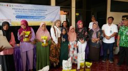 Wakil Bupati Mimik Idayana dan Ketua TP PKK Sriatun Subandi Gelontorkan Bantuan Pangan kepada 2.052 Warga