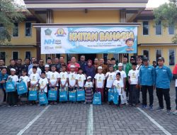 Sebanyak105 Anak, Khitan Masal di Desa Sedenganmijen Dihadiri Wabup Mimik Idayana