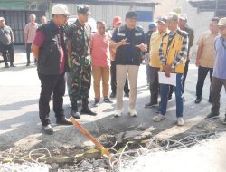 Tinjau Betonisasi di Krian, Bupati Sidoarjo Warning Kontraktor Agar Percepat Pekerjaan