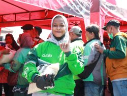 Pemkab Sidoarjo Bagikan 1.000 Paket Beras Untuk Pengemudi Ojol Bentuk Kepedulian Sekaligus  Memperingati Setahun Wafatnya AffanKurniawan