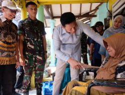 Bupati Subandi Bantu Kursi Roda untuk Tiga Warga Wonoayu,Mereka Senang Ada Perhatian Pemerintah
