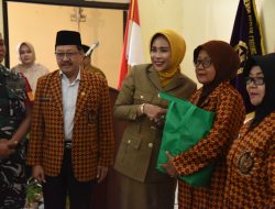 Wakil Bupati Serahkan Bantuan Kepada Janda Perintis Kemerdekaan RI danWarakawuri
