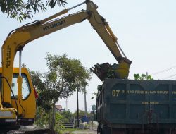 Antisipasi Banjir, Bupati Subandi Kerahkan 5 Alat Berat untuk NormalisasiSungai di Tanggulangin dan Candi