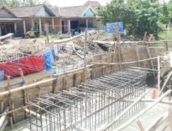 Sidak Proyek Jembatan Candinegoro yang Terlambat, Wabup Mimik IdayanaTemukan Deviasi 28 Persen