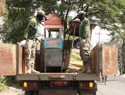 Alikan Fungsi Jalan, Satpol PP Sidoarjo Lanjutkan Penertiban Bangunan Liar di Frontage Road Waru