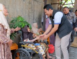 Bupati Subandi Salurkan Bantuan Perbaikan Dua Rumah dan Empat Kursi Roda