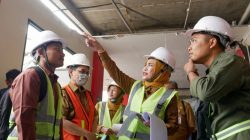 Sidak Proyek Gedung Mawar Merah Putih RSUD Notopuro, Wabup Mimik Tekankan Kualitas Bangunan